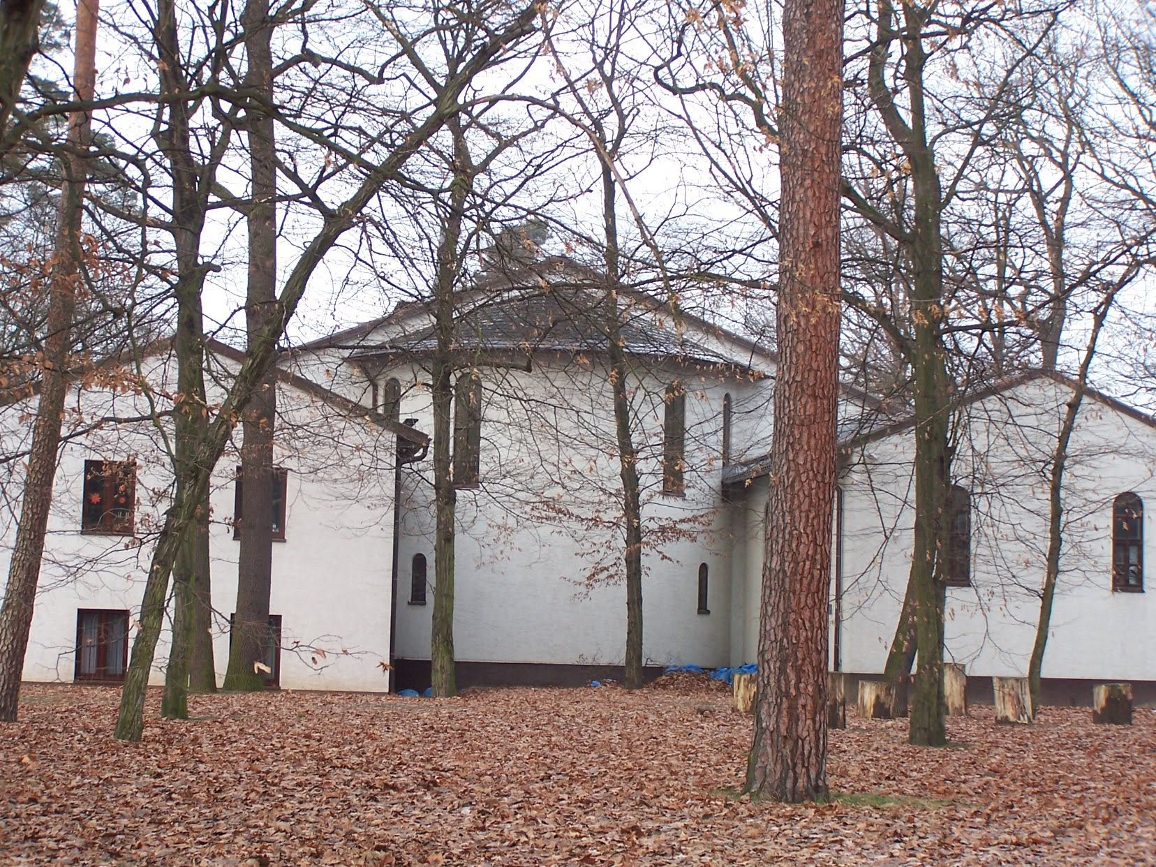 Back of chapel 12-04  (shared by Chris Brace)