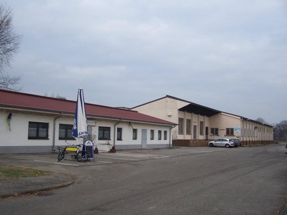 I don't remember the Post Office being here. The building in back of the Kantine